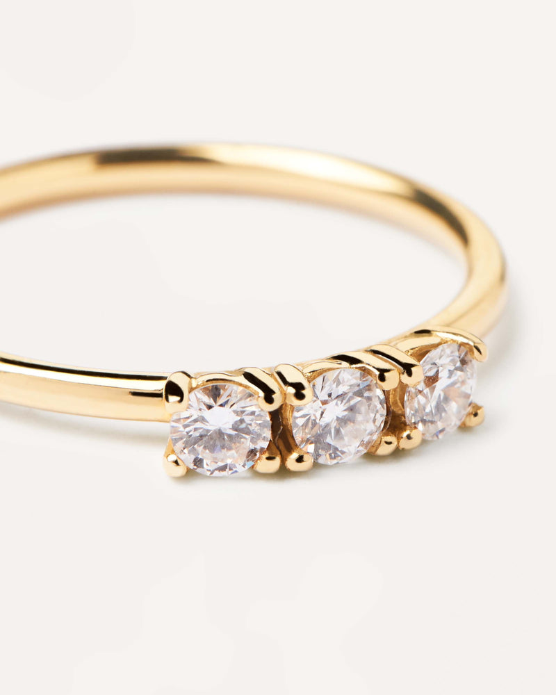 Solid yellow gold ring with three lab-grown diamonds in rounded cut, equaling 0.3 carats