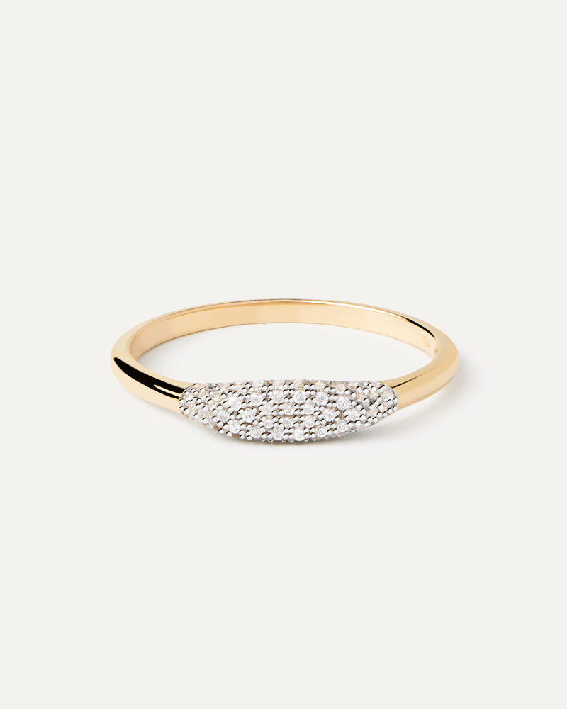 Slim signet ring in solid 18K yellow gold set with pavé lab-grown diamonds stamp of 0.2 carats