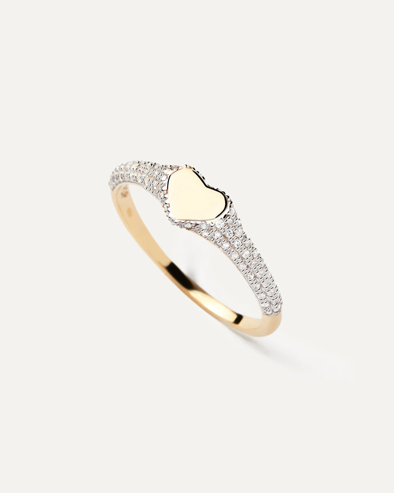 Heart-shaped signet ring in solid yellow gold set with 76 pavé lab-grown diamonds of 0.23 carats