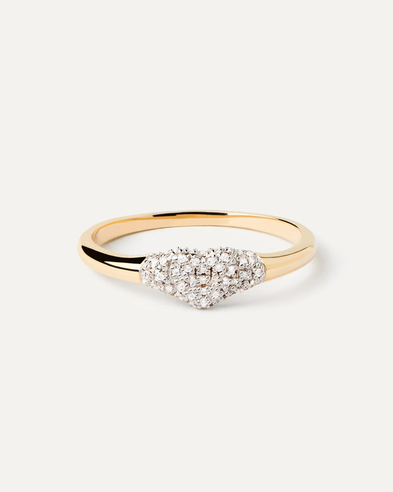 Heart-shaped signet ring in solid yellow gold with 48 pavé lab-grown diamonds stamp of 0.62 carats