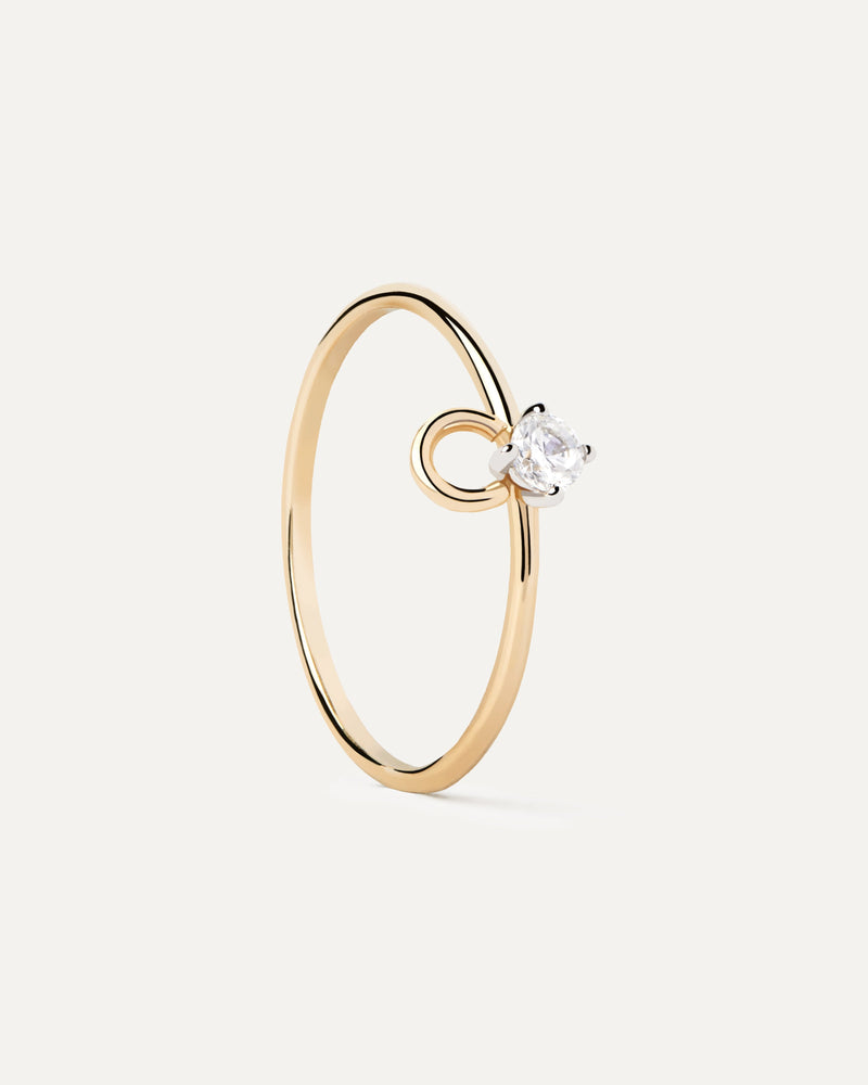 Yellow Gold Ring engasted with a 0.1 carat lab-grown diamond and a gold circle