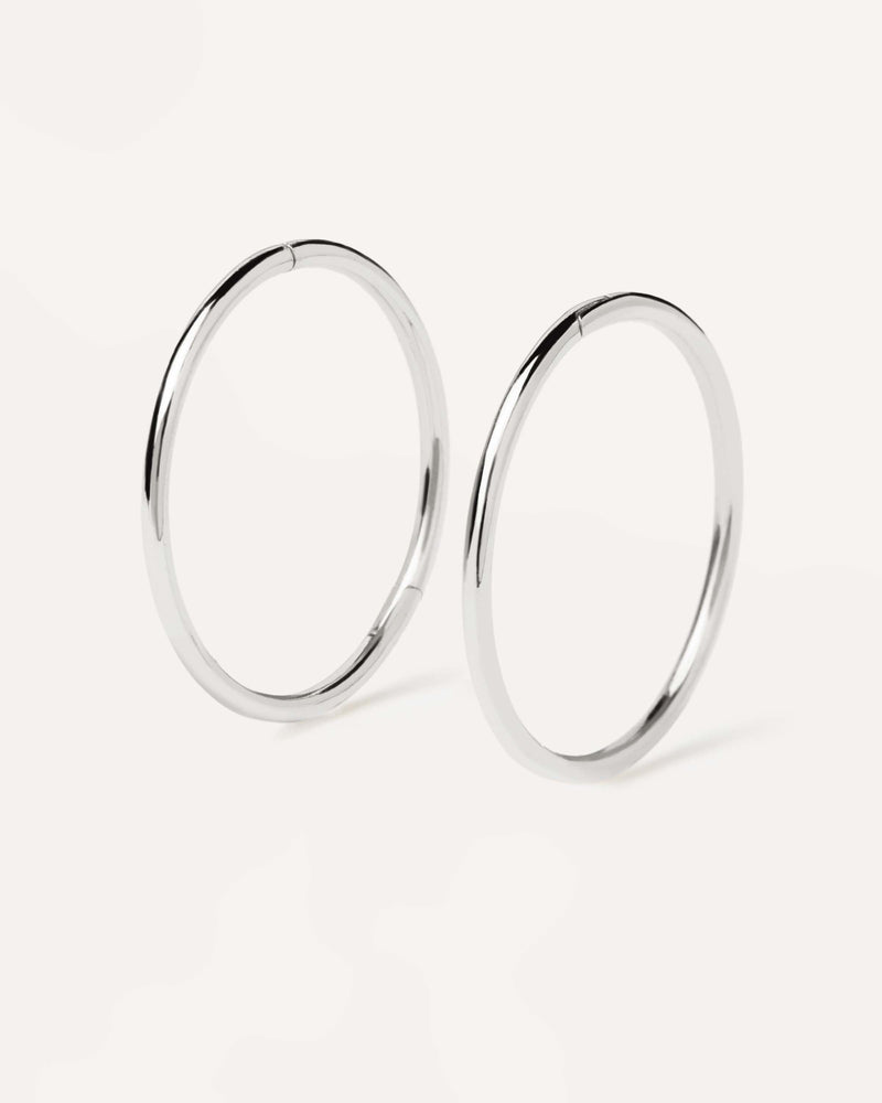 Perfect circle small hoops with plain design, made of recycled white gold
