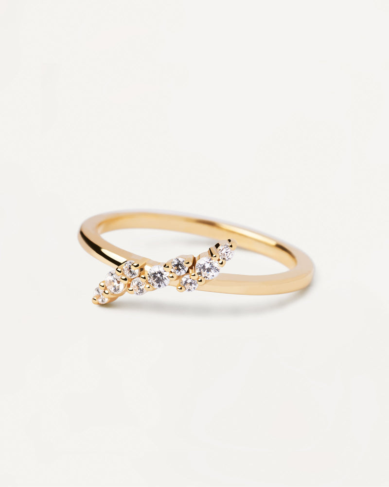 Basic gold-plated silver ring with small white crystals
