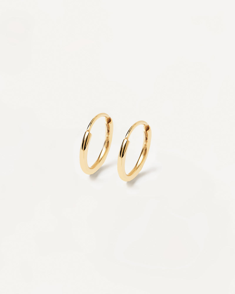 Dainty hoops in gold-plated sterling silver