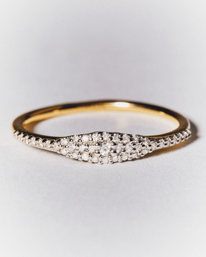 Macido yellow gold seal ring engasted with 39 lab-grown diamonds of 0.17 carats